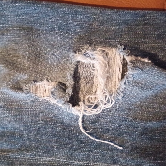 💙🌺Classic Blue Distressed Women Jeans - Picture 7 of 16